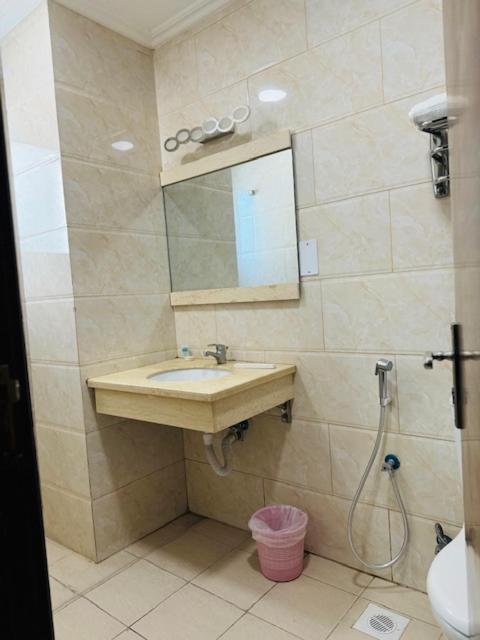 Al Hayat Suites Apartment Manama Exteriör bild